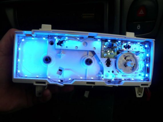 513  569x569 09 Zmiana podświetlenie sterowania nawiewem w Meganezmiana podświetlenia nawiewu tuning wnętrza jak zmienić kolor na niebieski jak założyć diody jak rozebrać konsole nawiewu diody led konsola megane cabrio 